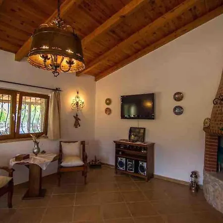 Tam Ay Kaya Koyde Mustakil Havuzlu Belen (Fethiye)