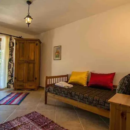 Tam Ay Kaya Koyde Mustakil Havuzlu Belen (Fethiye)